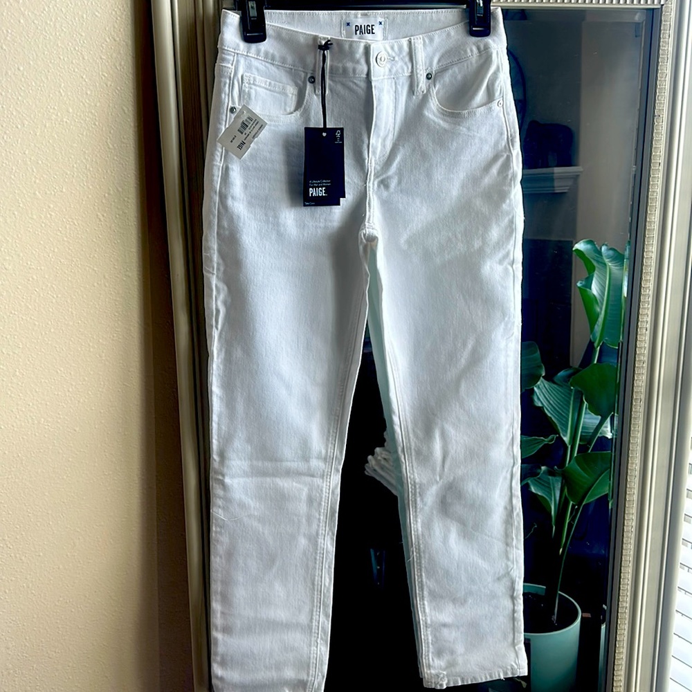 **NEVER WORN** White jean broken hem